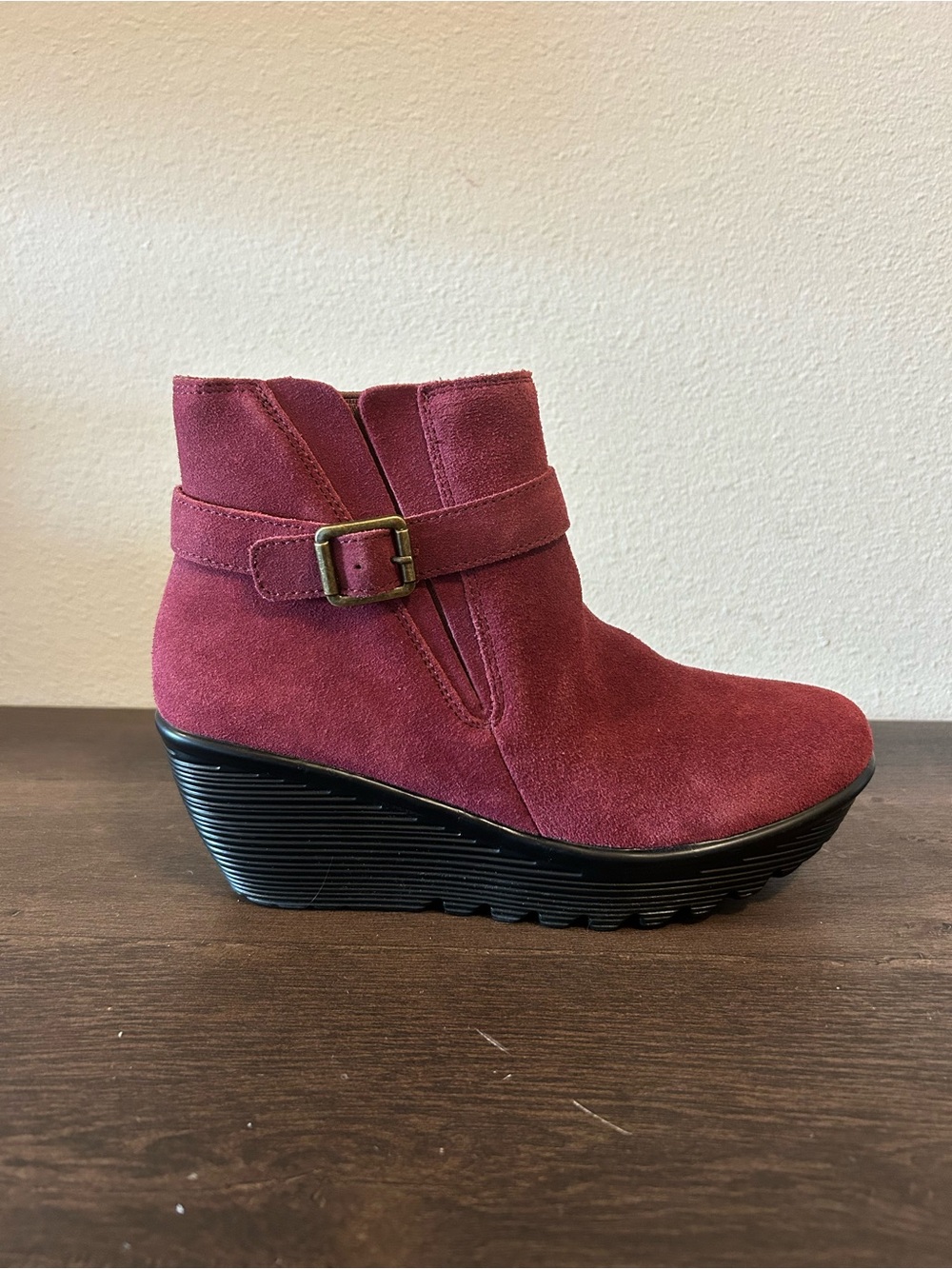NWOT Sketchers Wedge Ankle Boots